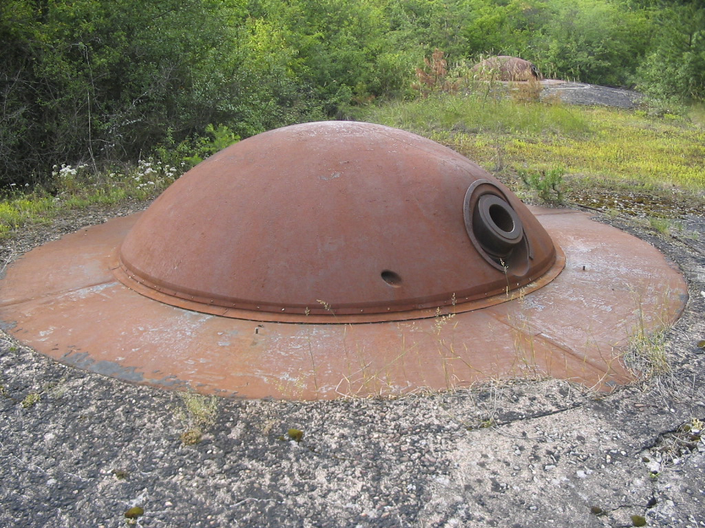 Ligne Maginot - FORT DE MUTZIG - (Ouvrage d'artillerie) - BATTERIE 2 - Fort Ouest
Tourelle de 15 - Les Gardiens du Rhin