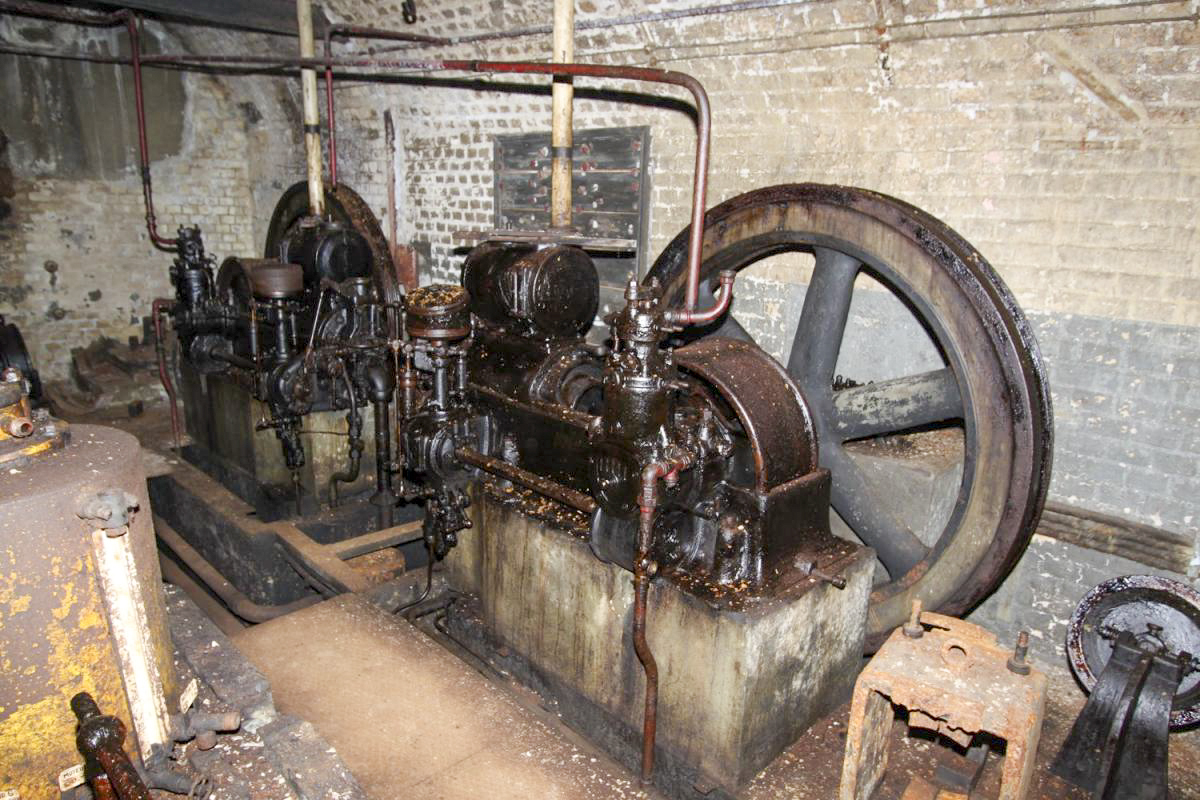 Ligne Maginot - FORT DE MUTZIG - (Ouvrage d'artillerie) - BATTERIE 5 - Fort Est
Tourelle de 15 - Les Gardiens du Rhin