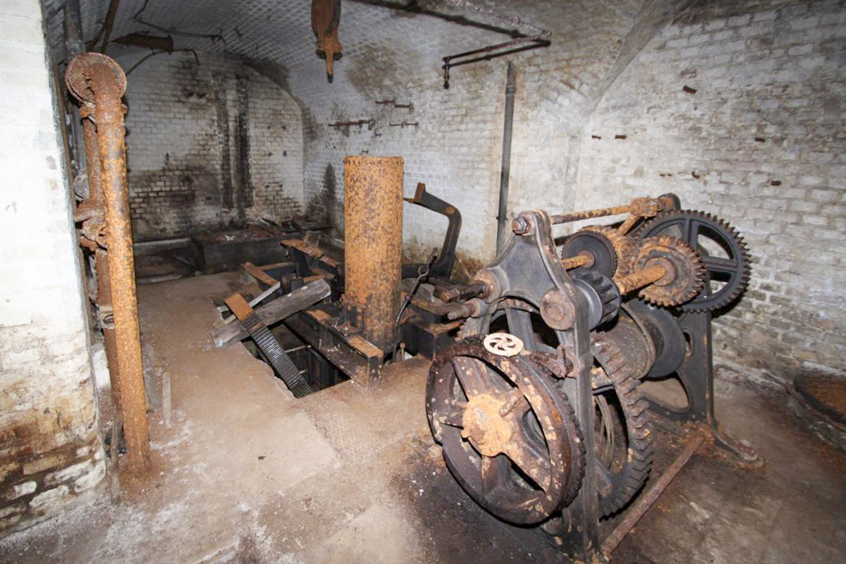 Ligne Maginot - FORT DE MUTZIG - (Ouvrage d'artillerie) - BATTERIE 5 - Fort Est
Usine - Les Gardiens du Rhin
