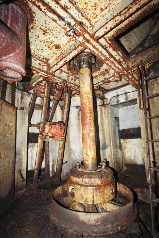 Ligne Maginot - FORT DE MUTZIG - (Ouvrage d'artillerie) - BATTERIE 5 - Fort Est
Tourelle de 15 - Les Gardiens du Rhin