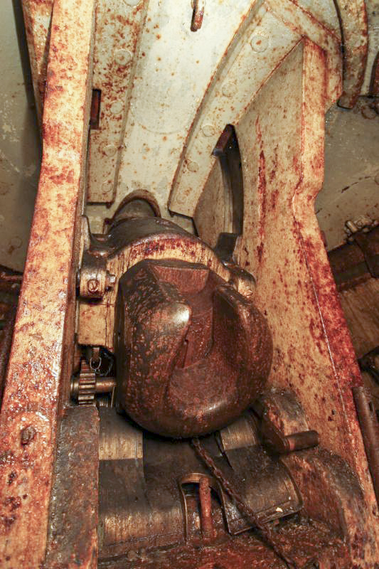 Ligne Maginot - FORT DE MUTZIG - (Ouvrage d'artillerie) - BATTERIE 5 - Fort Est
Tourelle de 15 - Les Gardiens du Rhin