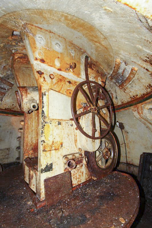 Ligne Maginot - FORT DE MUTZIG - (Ouvrage d'artillerie) - Batterie 6
Tourelle de 10 - Les Gardiens du Rhin