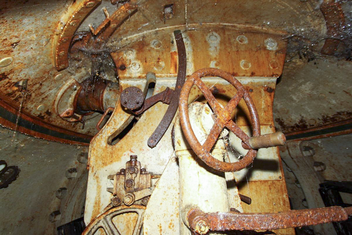 Ligne Maginot - FORT DE MUTZIG - (Ouvrage d'artillerie) - Batterie 6
Tourelle de 10 - Les Gardiens du Rhin