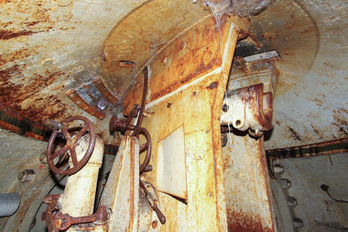 Ligne Maginot - FORT DE MUTZIG - (Ouvrage d'artillerie) - Batterie 6
Tourelle de 10 - Les Gardiens du Rhin