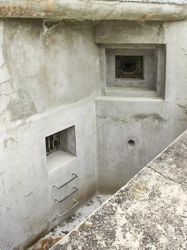 Ligne Maginot - SAINT GOBAIN - (Ouvrage d'infanterie) - Bloc 1
Créneau FM et issue de secours dans un fossé particulier - JMBrams