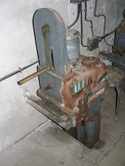 Ligne Maginot - SAINT GOBAIN - (Ouvrage d'infanterie) - Bloc 1
Noria pour mortiers de 81
Système d'alimentation des projectiles de 81 depuis le magasin de stockage et de préparation situés à l'étage inférieur - David Monniaux