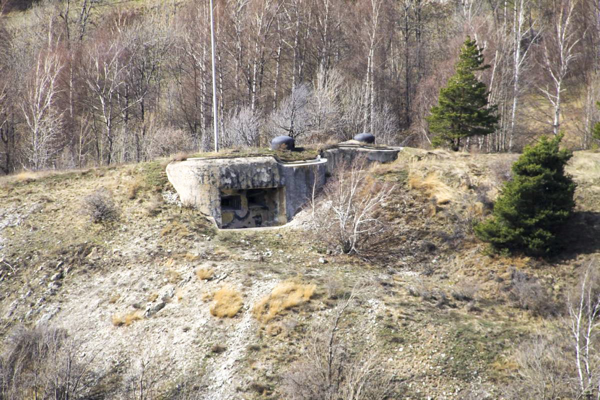 Ligne Maginot - SAINT GOBAIN - (Ouvrage d'infanterie) - Bloc 2
Vu de la route du Mont Cenis - JOLAS, Jean-Michel