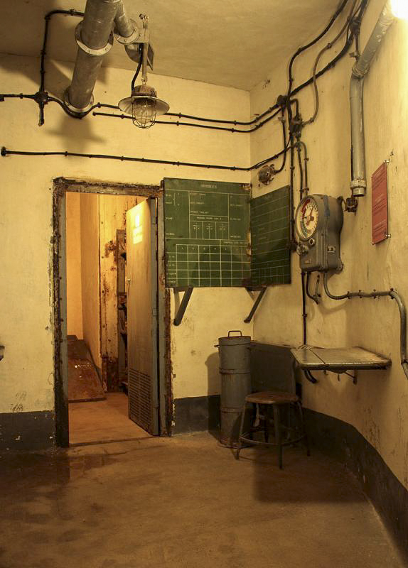 Ligne Maginot - SAINT GOBAIN - (Ouvrage d'infanterie) - Bloc 2
Etage inférieur
PC et local téléphonique - JMBrams