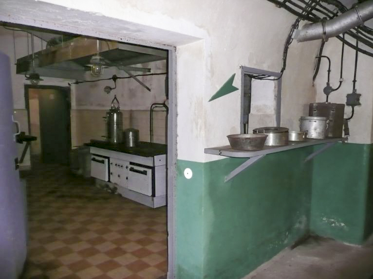 Ligne Maginot - SAINT GOBAIN - (Ouvrage d'infanterie) - Entrée et pass de la cuisine - ARMAND Patrick