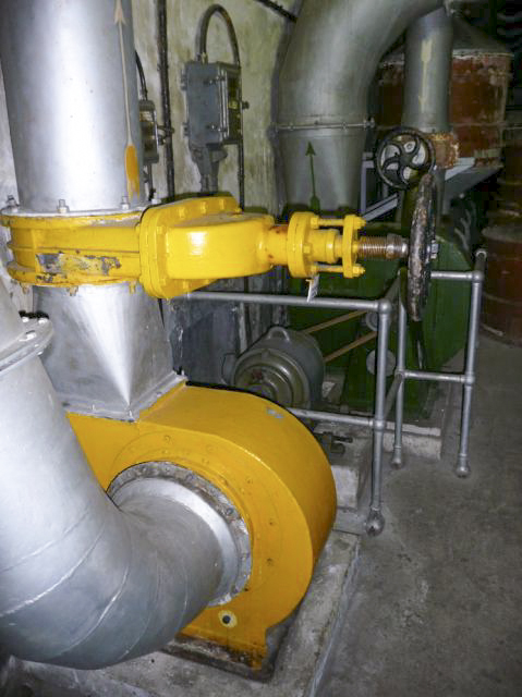 Ligne Maginot - SAINT GOBAIN - (Ouvrage d'infanterie) - Salle de neutralisation de l'ouvrage
Ventilateur et vanne air vicié - ARMAND Patrick