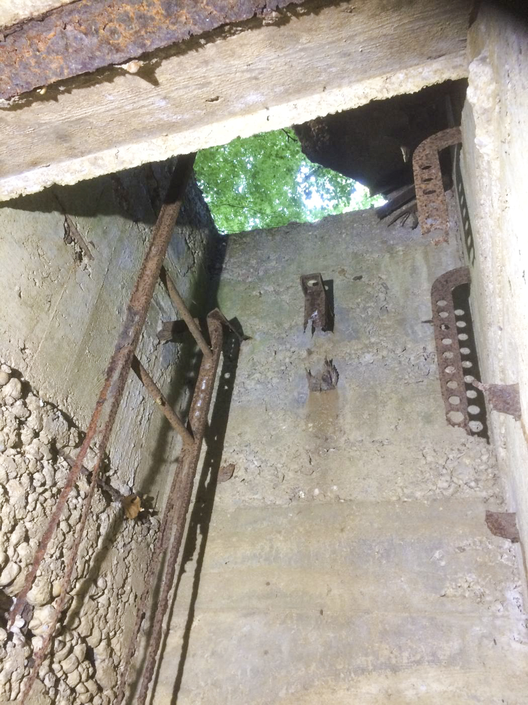Ligne Maginot - O52 - SAINT MICHEL - (Observatoire d'artillerie) - Les échelles sont rouillées et incomplètes, leur utilisation est impossible - djdada