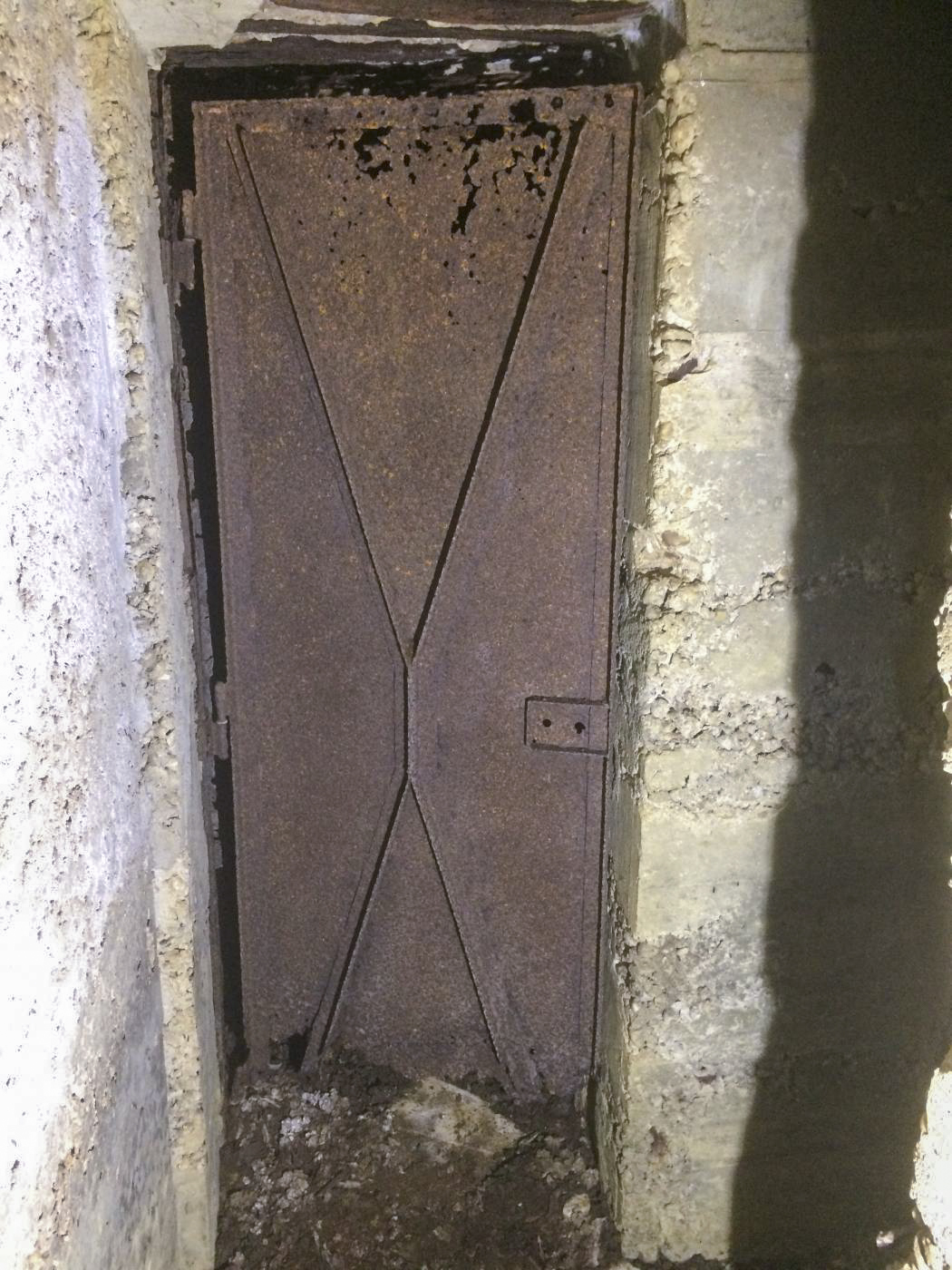 Ligne Maginot - O52 - SAINT MICHEL - (Observatoire d'artillerie) - Porte rouillée - djdada