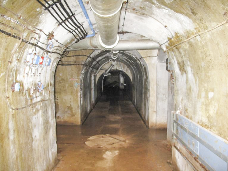 Ligne Maginot - SAPEY - (Ouvrage d'artillerie) - Galerie
Bas des blocs 1 et 2 - ARMAND Patrick