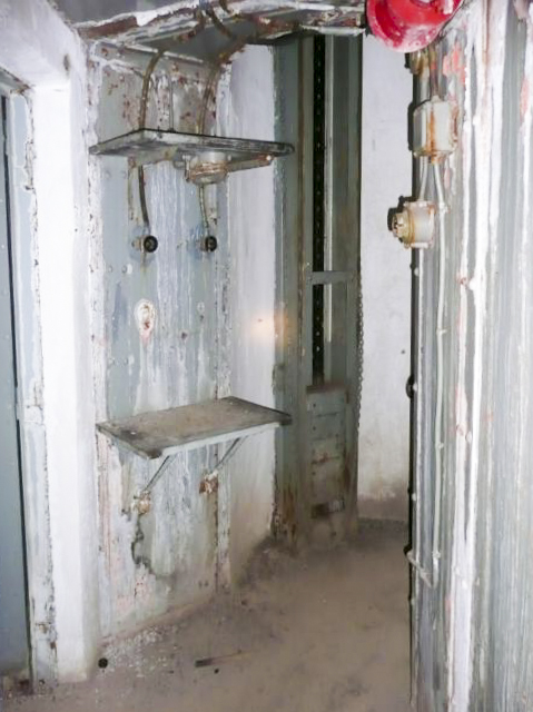 Ligne Maginot - SAPEY - (Ouvrage d'artillerie) - Bloc 3
L'accès vers la cloche GFM (Cloche conjuguée) et le bureau des observateurs - ARMAND Patrick
