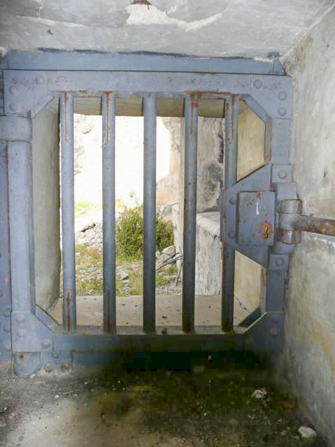 Ligne Maginot - SAPEY - (Ouvrage d'artillerie) - Bloc 4
L'issue de secours