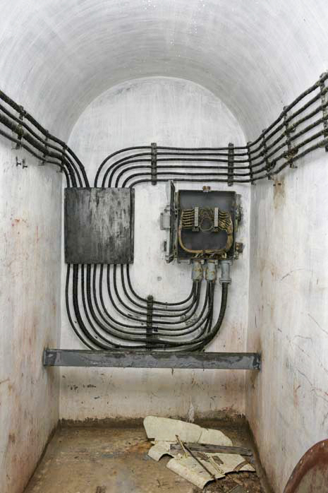 Ligne Maginot - SAPEY - (Ouvrage d'artillerie) - Bloc 4
Le répartiteur téléphonique du bloc - ZEIG Marc