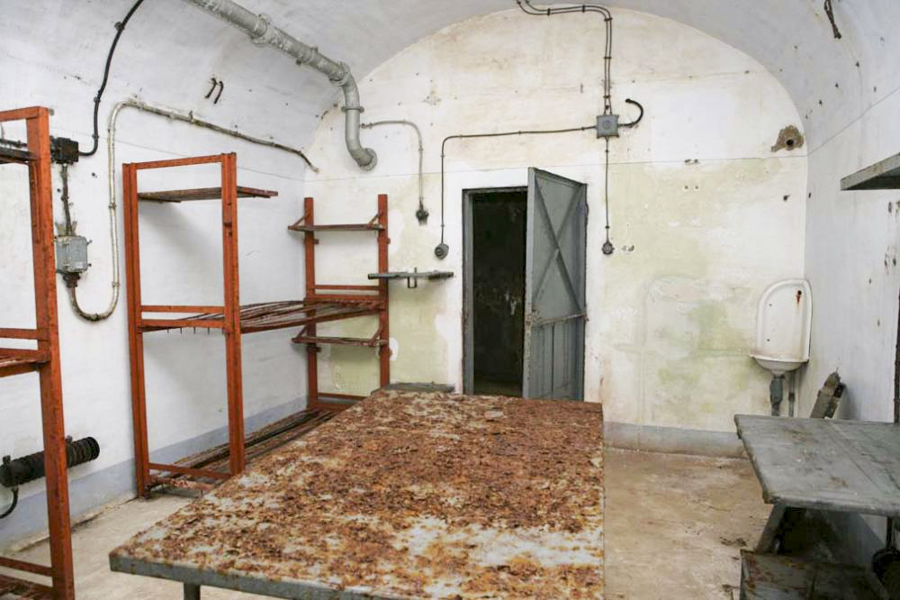 Ligne Maginot - SAPEY - (Ouvrage d'artillerie) - L'une des salles du PC de l'ouvrage, - ZEIG Marc