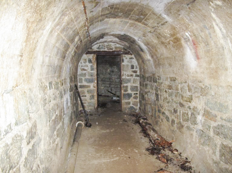 Ligne Maginot - SAPEY - (Ouvrage d'artillerie) - Galeries de l'ancien fort du Sapey  réutilisées dans l'ouvrage maginot - ARMAND Patrick