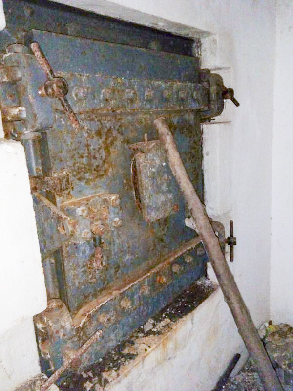 Ligne Maginot - ROQUEBRUNE - CORNILLAT - (Ouvrage d'artillerie) - Bloc 3
La sortie de secours - HENZEL Elian