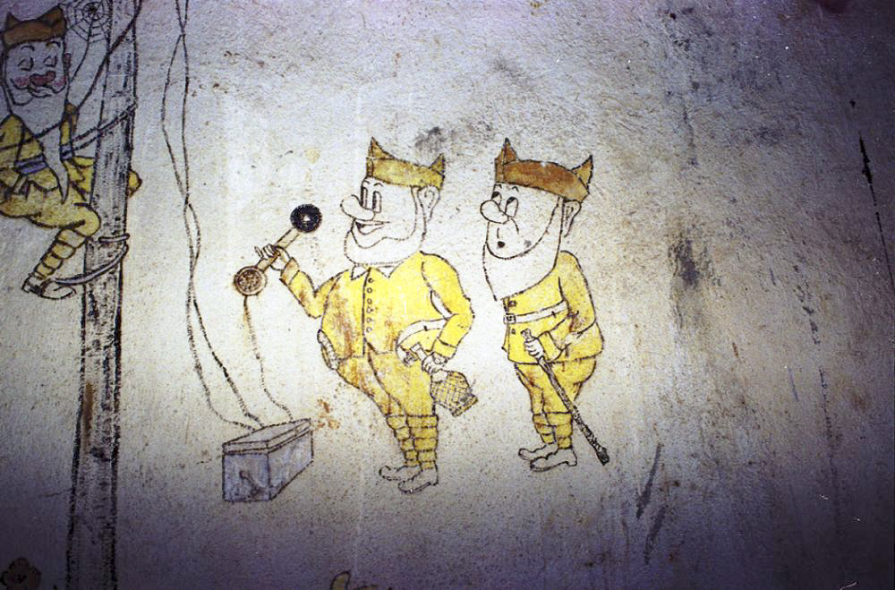 Ligne Maginot - ROQUEBRUNE - CORNILLAT - (Ouvrage d'artillerie) - Peinture murale dans le central téléphonique - LOVINY Alain