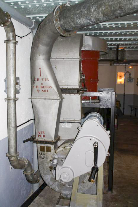 Ligne Maginot - OBERROEDERN SUD - RIEFFEL - (Casemate d'infanterie - Double) - Ventilateur type A
Système à bras ou électrique - EVA Philippe