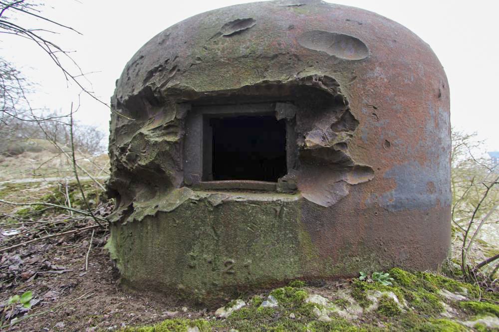Ligne Maginot - OBERROEDERN NORD - (Casemate d'infanterie - Double) - La cloche GFM Nord Ouest labourée par les tirs de PAK allemand - Grami