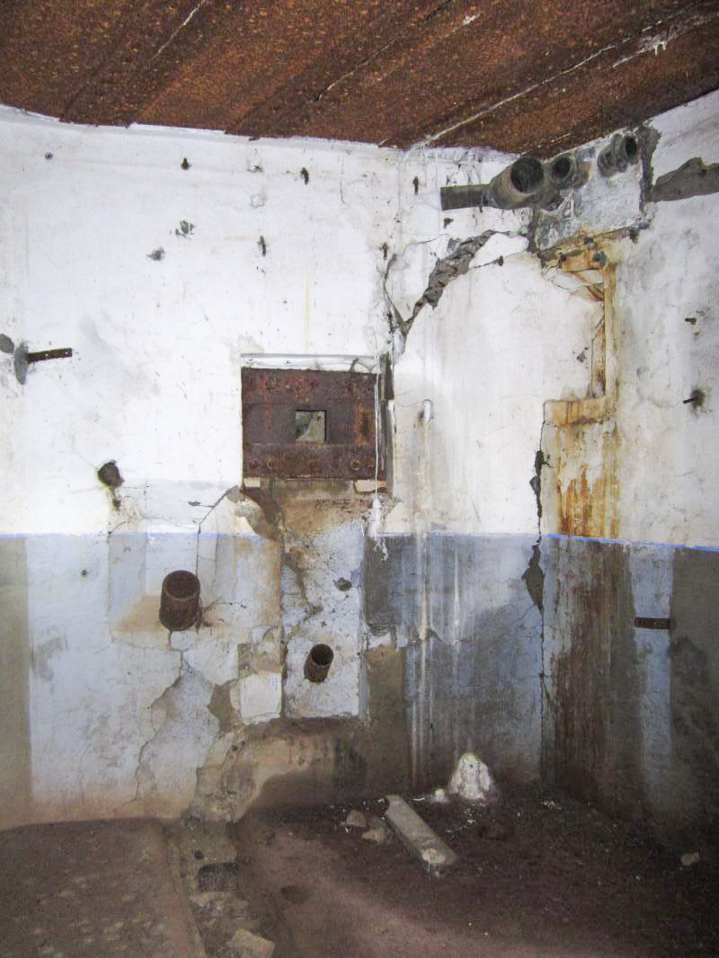 Ligne Maginot - OBERROEDERN NORD - (Casemate d'infanterie - Double) - Créneau FM de défense rapprochée de la chambre de tir nord-ouest - Gregory Fuchs