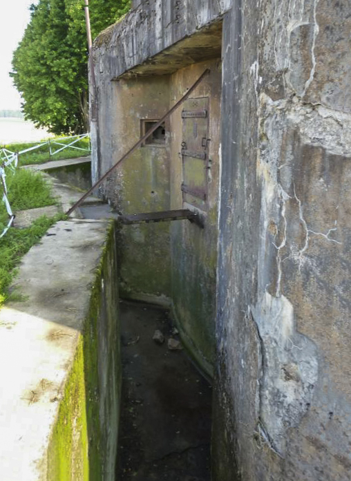 Ligne Maginot - Casemate d'Aschbach Est - Le fossé diamant au niveau de l'entrée  - ALMO