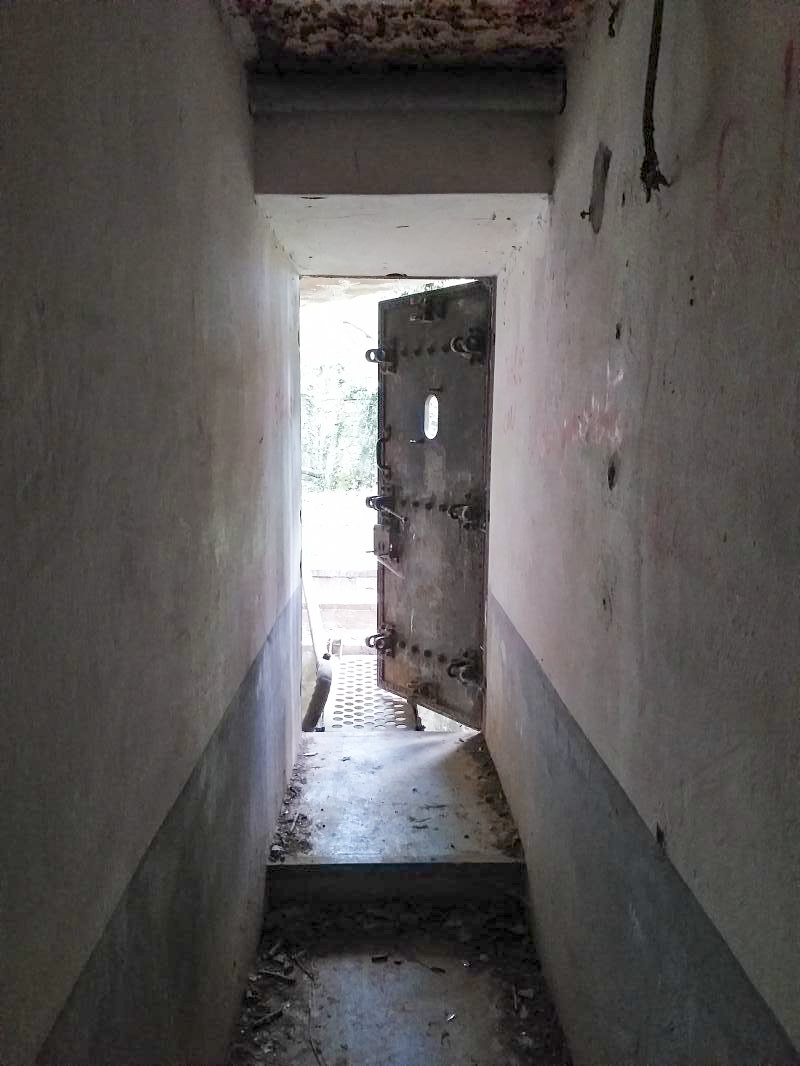 Ligne Maginot - BOIS de HOFFEN Ouest ( Casemate d'infanterie ) - Entrée depuis le couloir - Gregory Fuchs