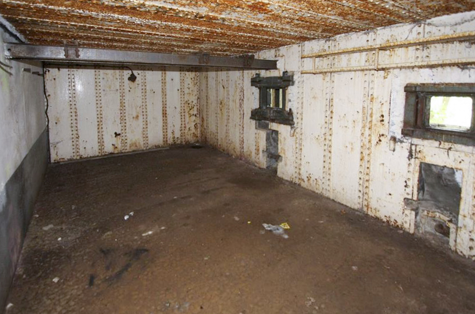 Ligne Maginot - BOIS de HOFFEN Ouest ( Casemate d'infanterie ) - La chambre de tir de l'étage supérieur - GRAMI