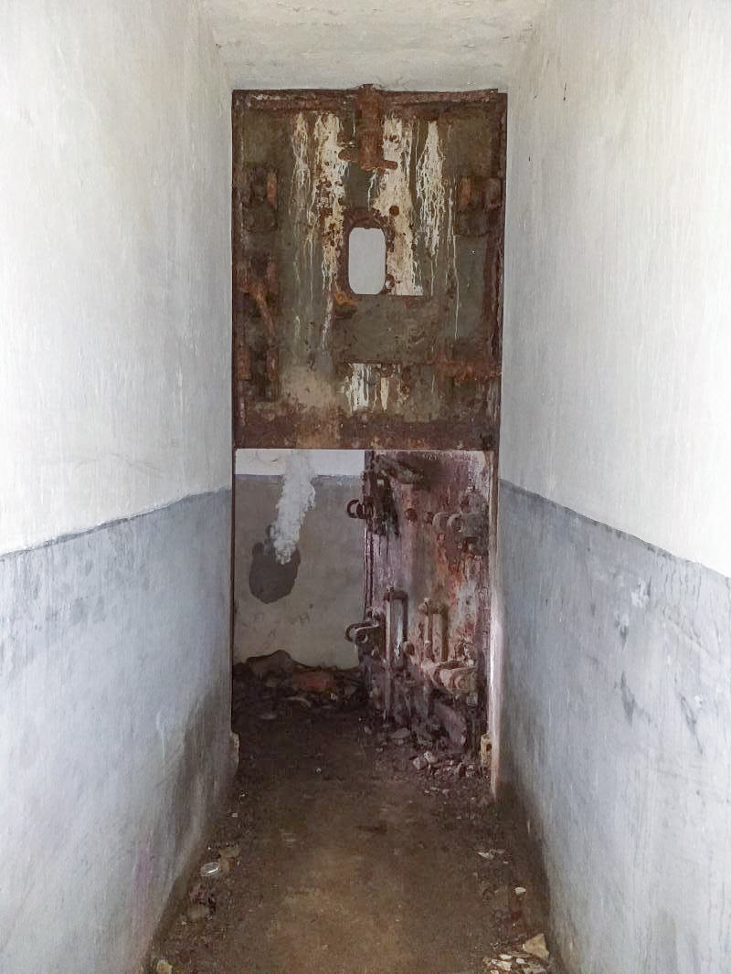 Ligne Maginot - BOIS de HOFFEN Ouest (Casemate d'infanterie) - Porte à deux vantaux de l'issue de secours - Gregory Fuchs