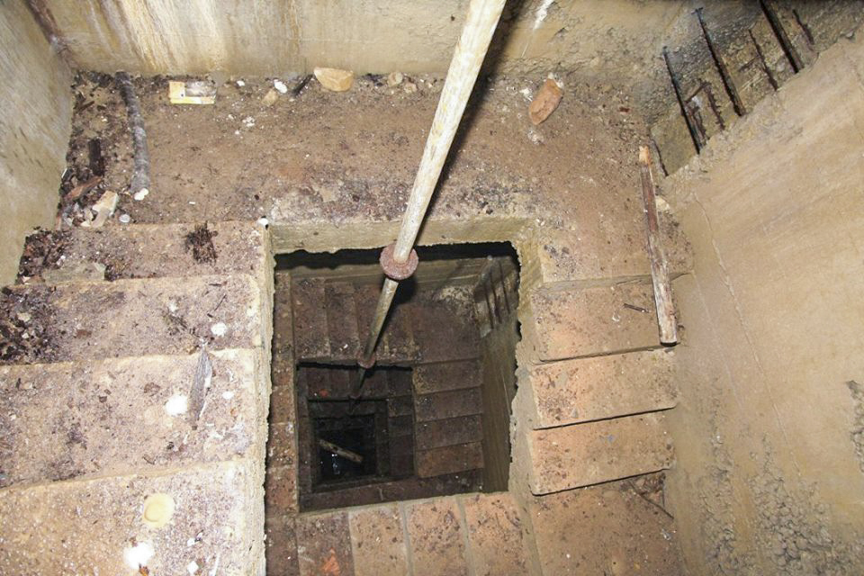 Ligne Maginot - Casemate de Hoffen Ouest - La cage d'escalier  dans les niveaux inférieurs
Elle est utilisée comme puits pour l'alimentation en eau de la casemate - GRAMI