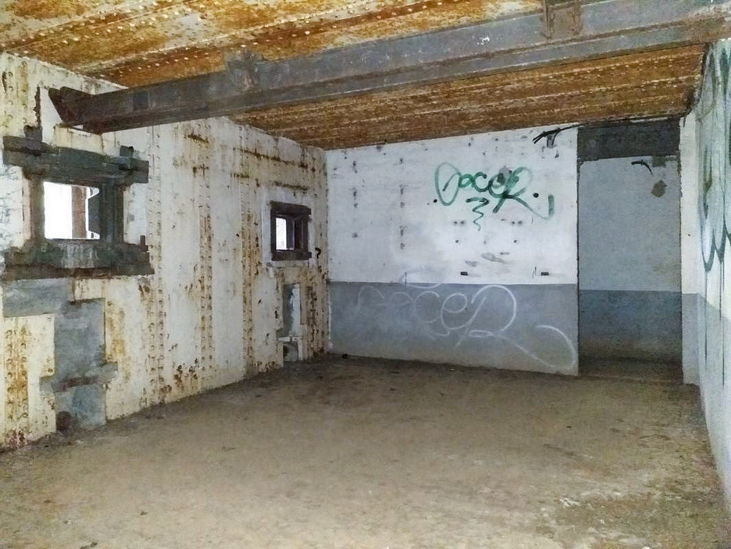 Ligne Maginot - BOIS de HOFFEN Ouest ( Casemate d'infanterie ) - Chambre de tir (47+JM et JM) - Gregory Fuchs