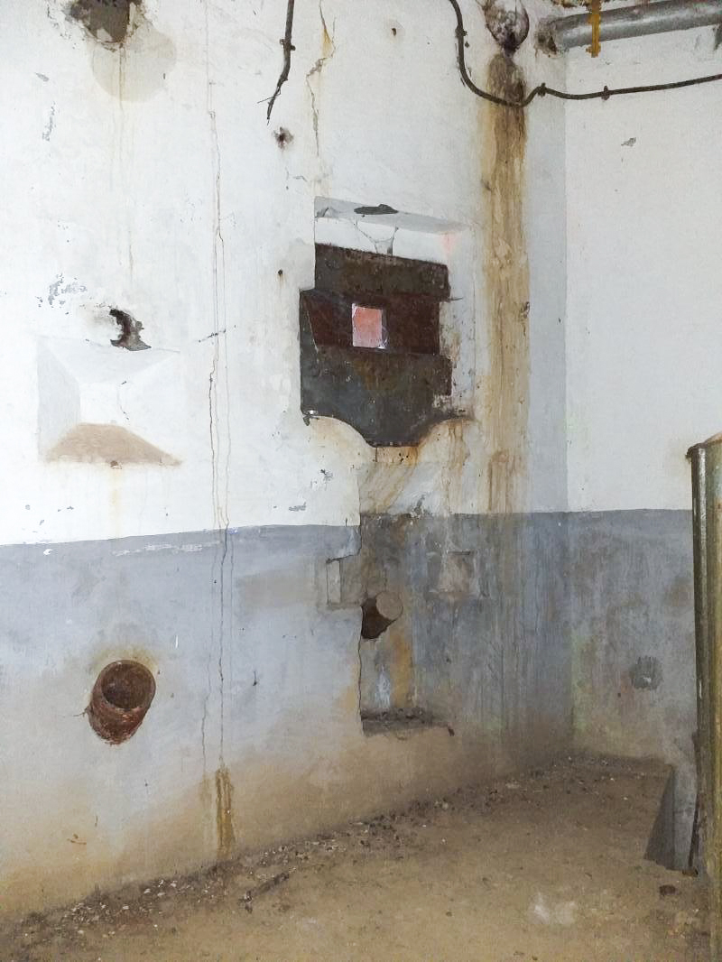 Ligne Maginot - BOIS de HOFFEN Ouest ( Casemate d'infanterie ) - Créneau FM de défense rapprochée de la chambre de tir - Gregory Fuchs