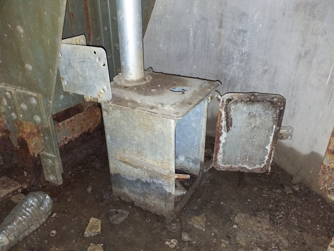 Ligne Maginot - BOIS de HOFFEN Ouest ( Casemate d'infanterie ) - Caisson de récupération des douilles de la cloche GFM - Gregory Fuchs