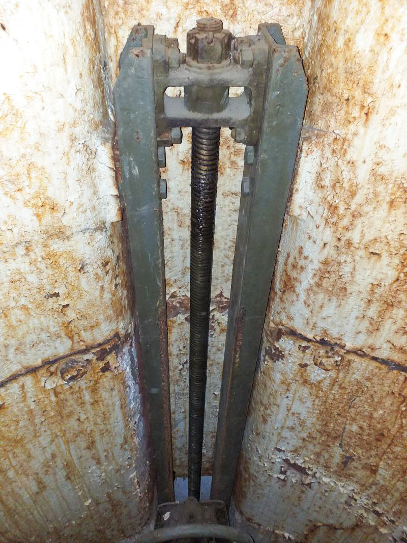 Ligne Maginot - BOIS de HOFFEN Ouest (Casemate d'infanterie) - Vis sans fin du plancher mobile - Gregory Fuchs
