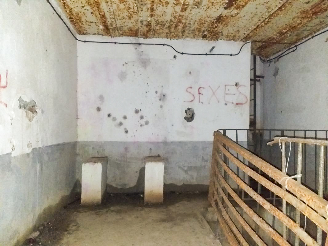 Ligne Maginot - BOIS de HOFFEN Ouest (Casemate d'infanterie) - Point d'eau et emplacement réservoir sur le palier du rez de chaussé - Gregory Fuchs