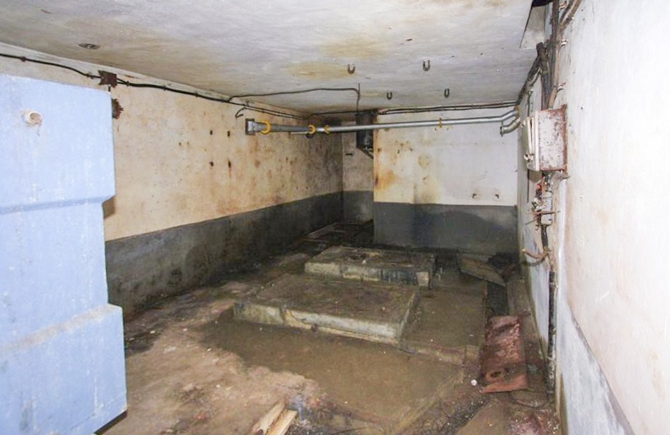 Ligne Maginot - BOIS de HOFFEN Ouest (Casemate d'infanterie) - L'usine électrique ou ne subsistent que les massifs bétonnés ayant servi de socles aux deux groupes électrogènes - GRAMI