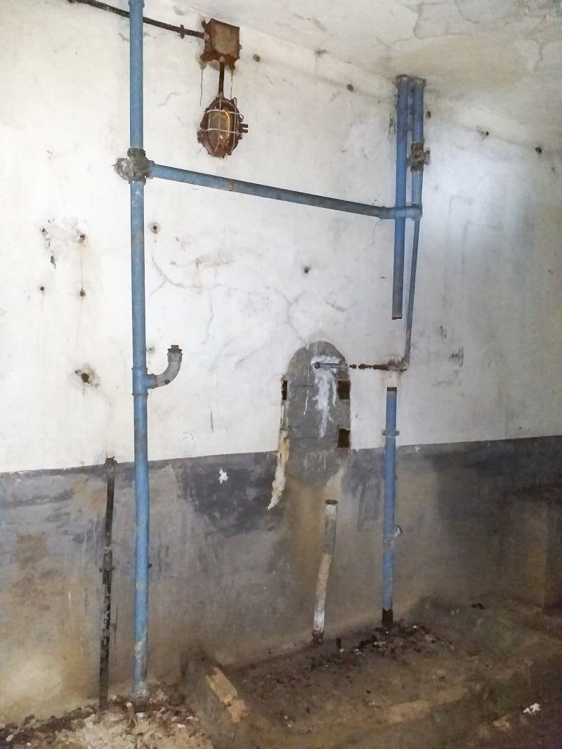 Ligne Maginot - BOIS DE HOFFEN OUEST - (Casemate d'infanterie) - Point d'eau sur le palier de l'étage inférieur - Gregory Fuchs