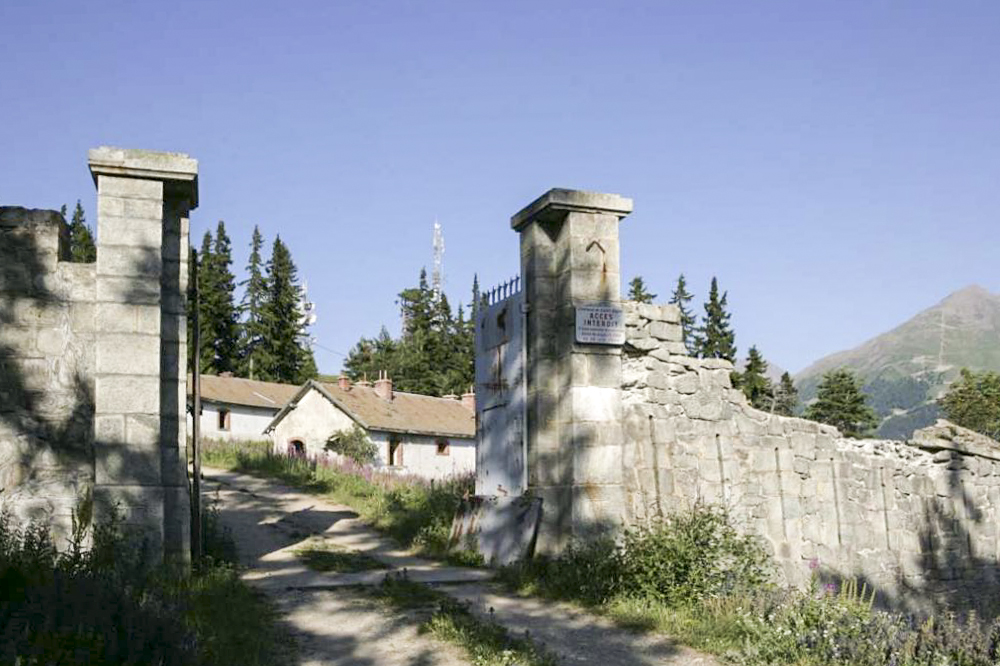 Ligne Maginot - SAPEY - (Casernement) - L'entrée du fort - ZEIG Marc
