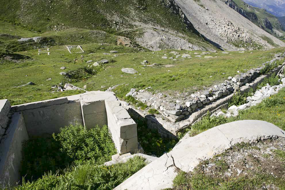 Ligne Maginot - VALLEE ETROITE - (Ouvrage d'infanterie) - Le bloc d'entrée
Le débouché de la galerie d'accès avec une position pour mortier de 60 - ZEIG Marc
