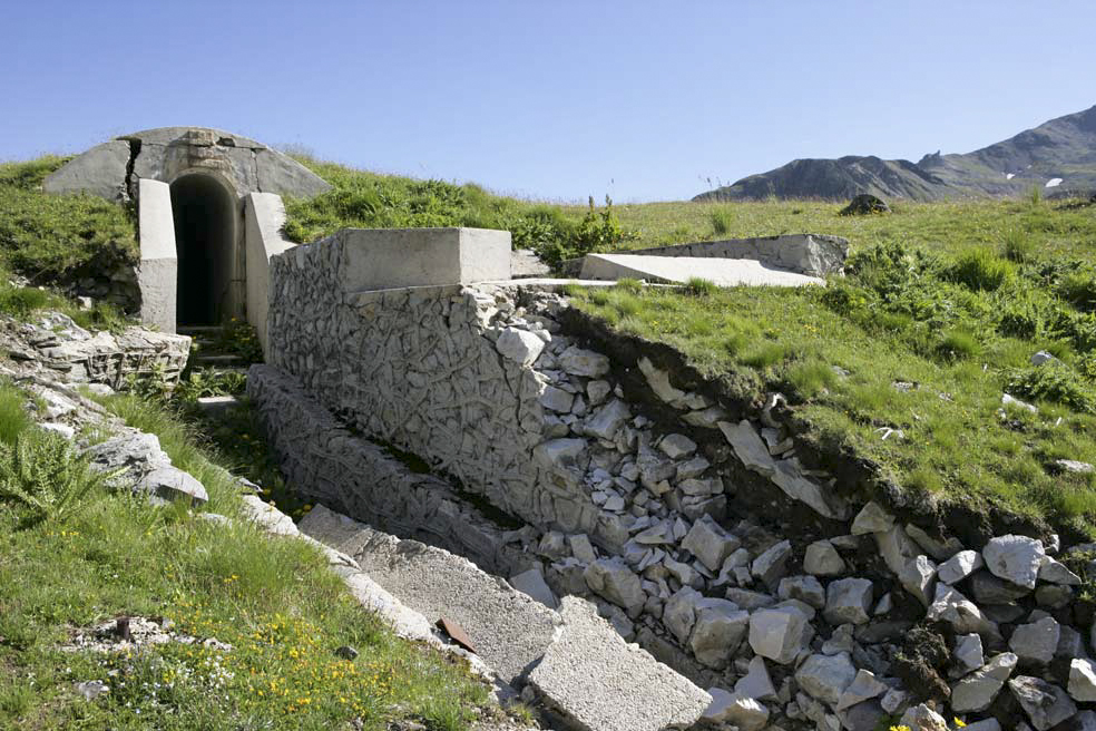 Ligne Maginot - VALLEE ETROITE - (Ouvrage d'infanterie) - Le bloc d'entrée
Le débouché de la galerie d'accès avec une position pour mortier de 60 - ZEIG Marc 