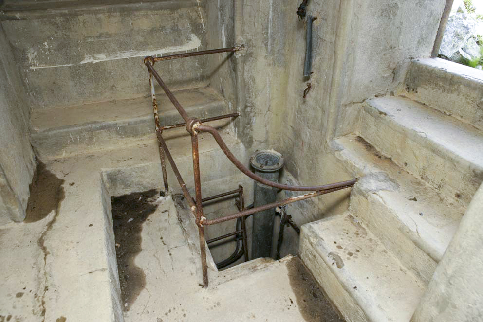 Ligne Maginot - VALLEE ETROITE - (Ouvrage d'infanterie) - Le bloc 2
Le puits d'accès du bloc - ZEIG Marc 