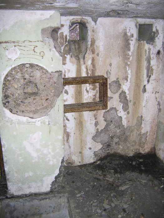Ligne Maginot - EICHELFELD 1 - (Blockhaus pour arme infanterie) - L'emplacement du ventilateur - Les Gardiens du Rhin
