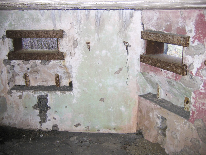 Ligne Maginot - EICHELFELD 1 - (Blockhaus pour arme infanterie) - Vue intérieure des créneaux - Les Gardiens du Rhin