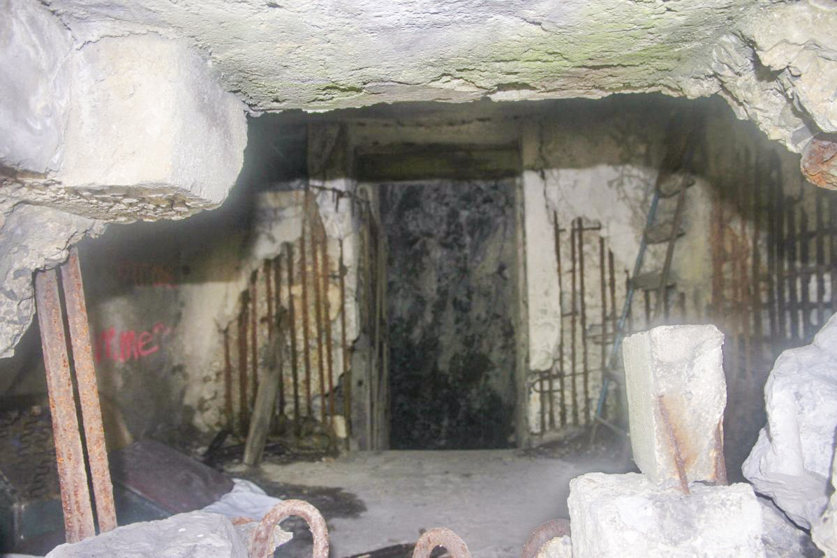 Ligne Maginot - B9B - COLOMBETTE SUD - (Blockhaus pour arme infanterie) - Intérieur pris du créneau bas - JOLAS, Jean-Michel