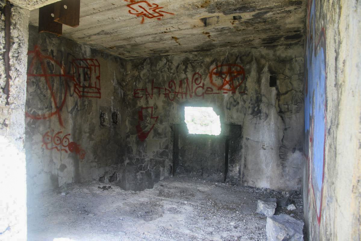 Ligne Maginot - B14 - PAS DE LA PORTE NORD - SA-8 - (Blockhaus pour canon) - Chambre de tir supérieure - JOLAS, Jean-Michel