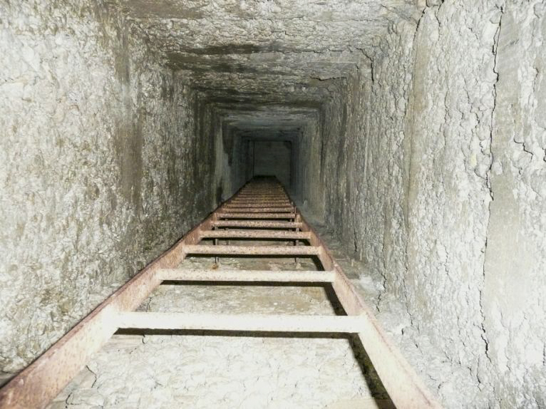 Ligne Maginot - LES ROCHILLES - (Ouvrage d'infanterie) - Bloc 1
L'accès au bloc depuis les dessous de l’ouvrage - ARMAND Patrick