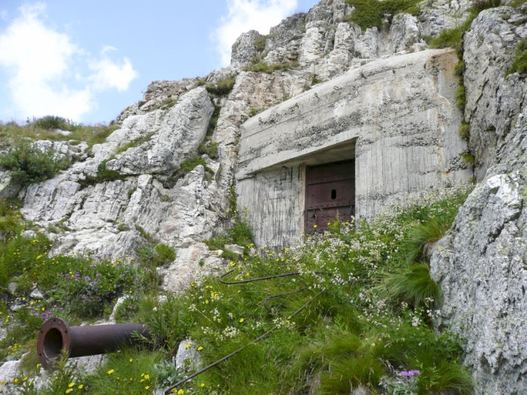 Ligne Maginot - LES ROCHILLES - (Ouvrage d'infanterie) - Le bloc issue de secours - ARMAND Patrick