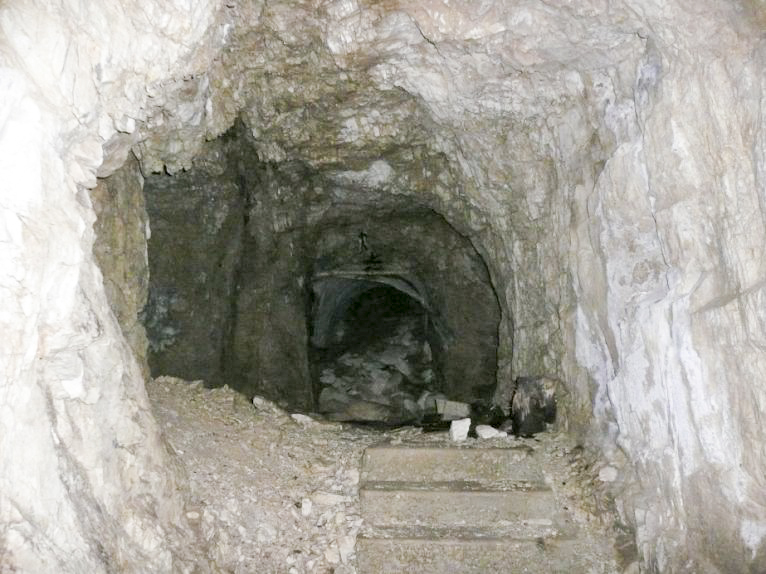 Ligne Maginot - LES ROCHILLES - (Ouvrage d'infanterie) - Les dessous
Galeries à l'état de fouilles - ARMAND Patrick